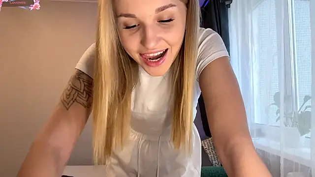 TanekaBoitel online show from 11/26/25, 11:32