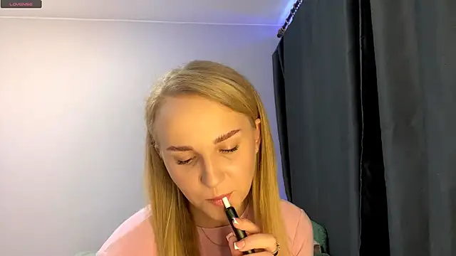 TanekaBoitel online show from 10/03/25, 10:06