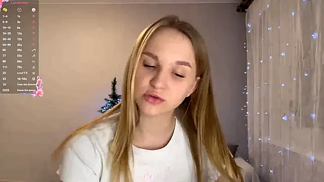 TanekaBoitel online show from 12/15/25, 03:18