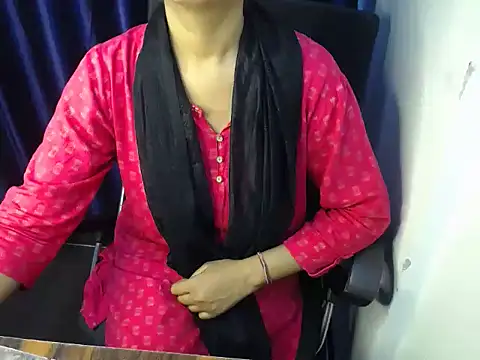 priya gupta7 online show from 10/18/25, 01:46