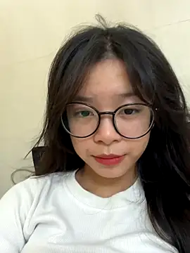 Snapshot of mau15_ chatting on 09/23/25, 12:23 mau15 online show from 09/23/25, 12:23