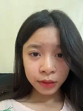 Snapshot of mau15_ chatting on 10/07/25, 12:28 mau15 online show from 10/07/25, 12:28