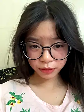 Snapshot of mau15_ chatting on 10/15/25, 04:59 mau15 online show from 10/15/25, 04:59
