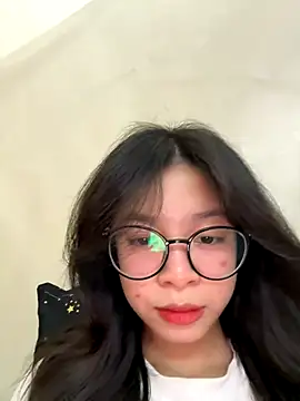 Snapshot of mau15_ chatting on 10/19/25, 09:45 mau15 online show from 10/19/25, 09:45