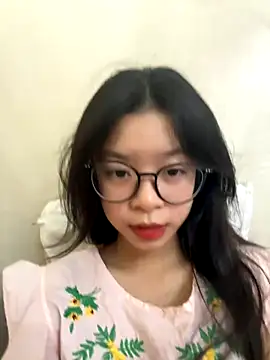 Snapshot of mau15_ chatting on 10/13/25, 08:49 mau15 online show from 10/13/25, 08:49
