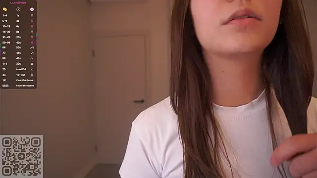 Snapshot of AdrianaCoenen chatting on 10/13/25, 06:42 AdrianaCoenen online show from 10/13/25, 06:42
