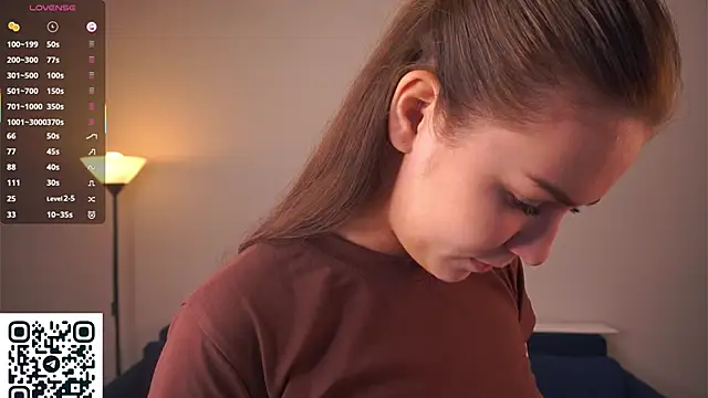 AdrianaCoenen online show from 10/28/25, 05:12