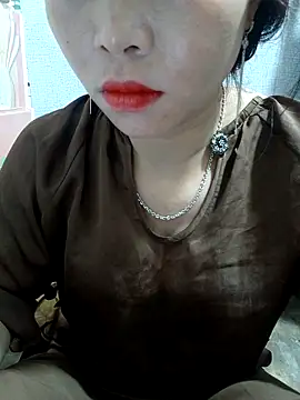 Snapshot of Minssara20 chatting on 11/12/25, 02:04 Minssara20 online show from 11/12/25, 02:04