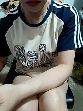 Snapshot of Minssara20 chatting on 11/16/25, 03:44 Minssara20 online show from 11/16/25, 03:44