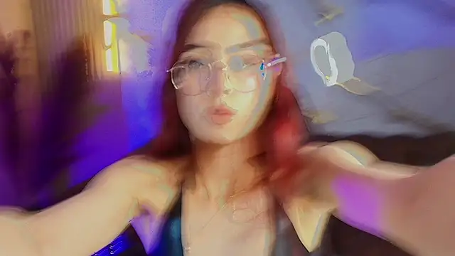 Snapshot of mia_tf chatting on 10/20/25, 01:22 mia tf online show from 10/20/25, 01:22