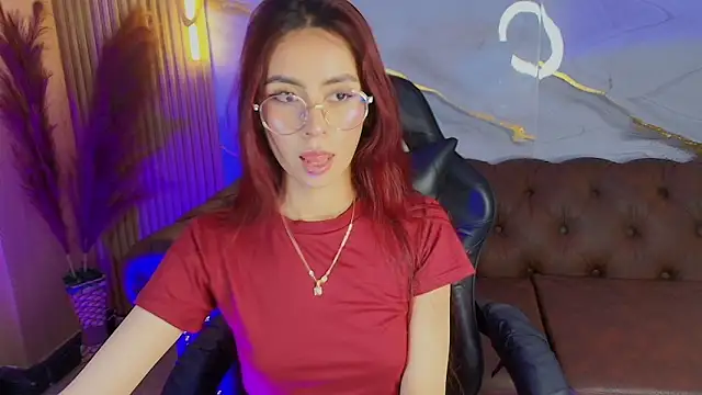 Snapshot of mia_tf chatting on 10/18/25, 01:35 mia tf online show from 10/18/25, 01:35