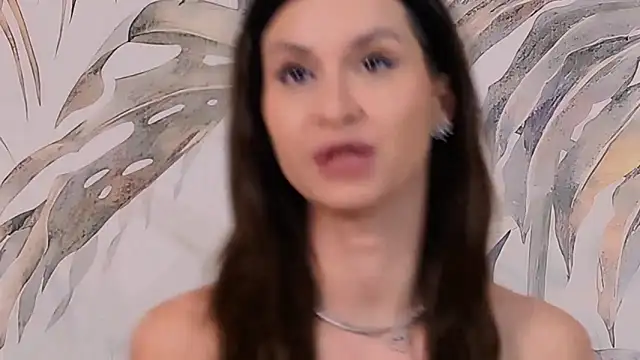 Snapshot of GoldCherry7 chatting on 12/17/25, 09:09 GoldCherry7 online show from 12/17/25, 09:09