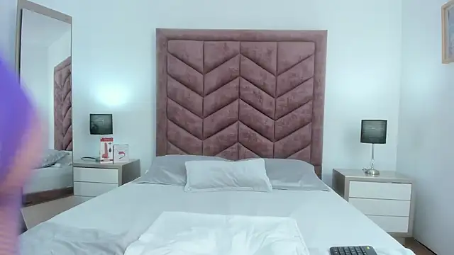 VanessaParis   online show from 10/03/25, 08:10