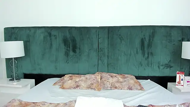 VanessaParis   online show from 09/28/25, 08:27