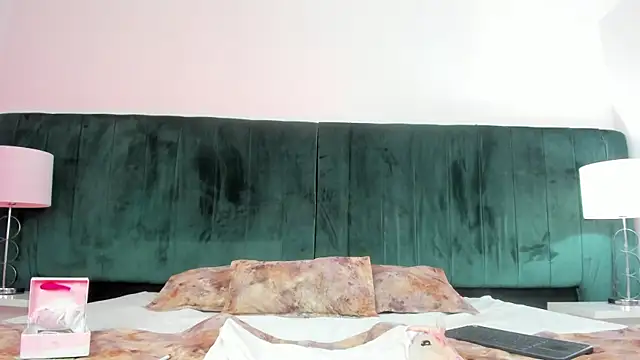 VanessaParis   online show from 09/23/25, 12:28