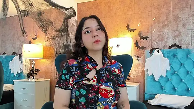 Snapshot of ChloeNoire chatting on 10/15/25, 04:11 ChloeNoire online show from 10/15/25, 04:11