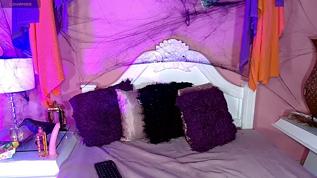  IsabellaRousse online show from 10/18/25, 07:49