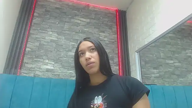 Snapshot of Lil_Rose2006 chatting on 10/29/25, 01:32 Lil Rose2006 online show from 10/29/25, 01:32