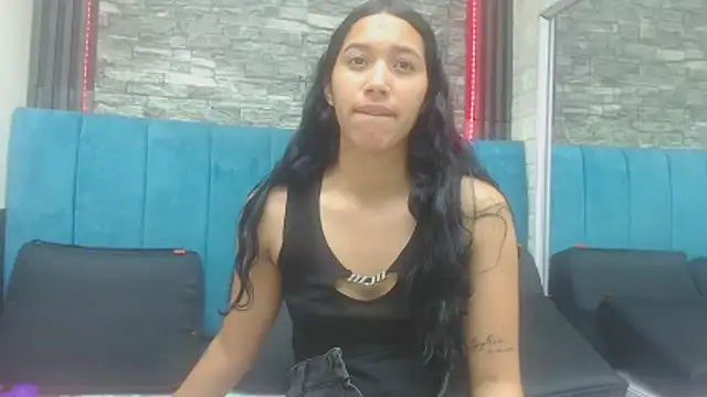 Snapshot of Lil_Rose2006 chatting on 11/15/25, 04:27 Lil Rose2006 online show from 11/15/25, 04:27