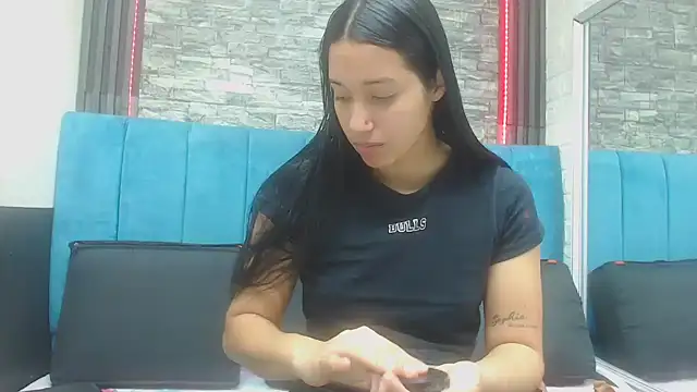 Snapshot of Lil_Rose2006 chatting on 11/20/25, 12:50 Lil Rose2006 online show from 11/20/25, 12:50