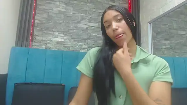 Snapshot of Lil_Rose2006 chatting on 11/18/25, 03:15 Lil Rose2006 online show from 11/18/25, 03:15