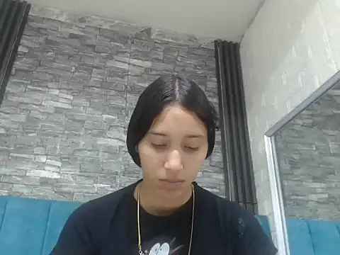 Snapshot of Lil_Rose2006 chatting on 10/11/25, 12:06 Lil Rose2006 online show from 10/11/25, 12:06