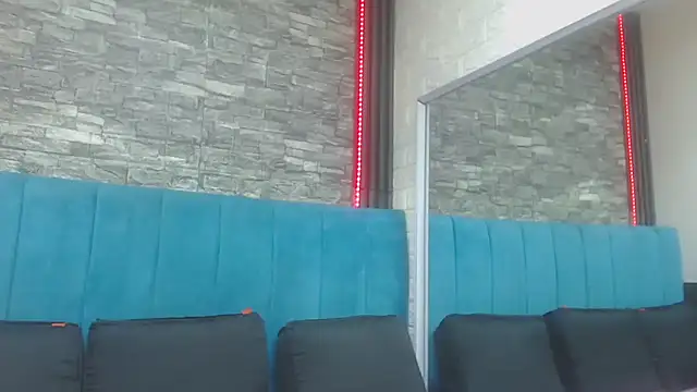 Snapshot of Lil_Rose2006 chatting on 11/07/25, 01:04 Lil Rose2006 online show from 11/07/25, 01:04