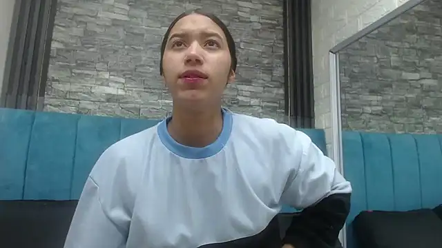 Snapshot of Lil_Rose2006 chatting on 12/02/25, 12:51 Lil Rose2006 online show from 12/02/25, 12:51