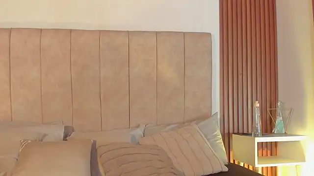 Lauraa saenz11 online show from 11/18/25, 07:50