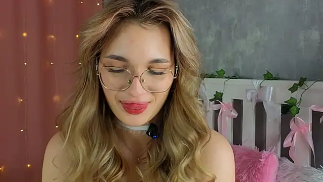 vivyboo111 online show from 02/18/26, 09:00