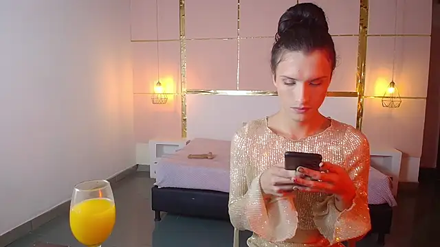 Snapshot of IsabelFernandez chatting on 10/10/25, 05:30 IsabelFernandez online show from 10/10/25, 05:30