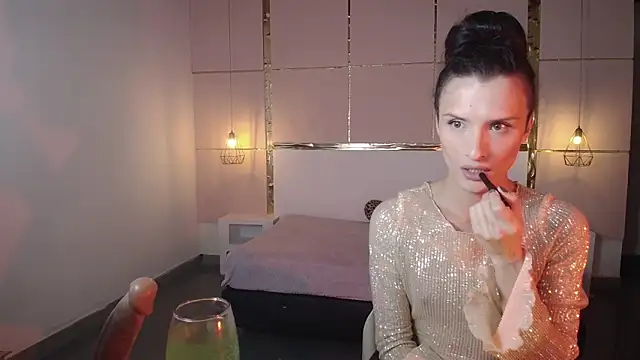Snapshot of IsabelFernandez chatting on 10/15/25, 06:00 IsabelFernandez online show from 10/15/25, 06:00