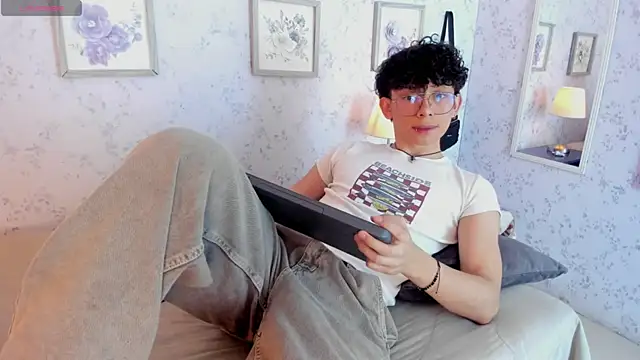 Snapshot of liam_twiink chatting on 06/24/26, 07:55 liam twiink online show from 06/24/26, 07:55