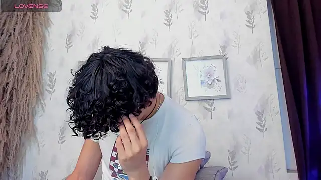 Snapshot of liam_twiink chatting on 06/05/26, 02:01 liam twiink online show from 06/05/26, 02:01