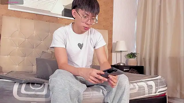 liam twiink online show from 12/04/25, 07:46