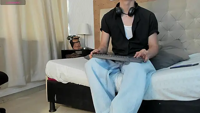 liam twiink online show from 10/30/25, 07:33