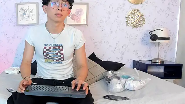 liam twiink online show from 03/25/26, 07:35