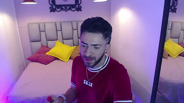 Snapshot of bastian12__ chatting on 10/17/25, 01:24 bastian12 online show from 10/17/25, 01:24
