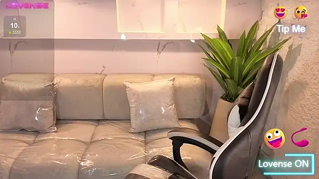 scarlett smith tp online show from 11/18/25, 12:41