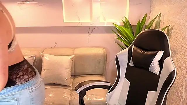 scarlett smith tp online show from 12/17/25, 12:43