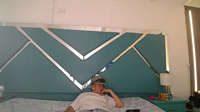 Snapshot of oblivionlove chatting on 02/27/26, 07:57 oblivionlove online show from 02/27/26, 07:57