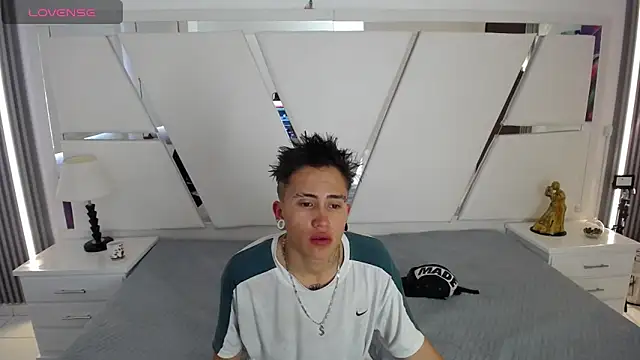 Snapshot of oblivionlove chatting on 02/02/26, 12:59 oblivionlove online show from 02/02/26, 12:59