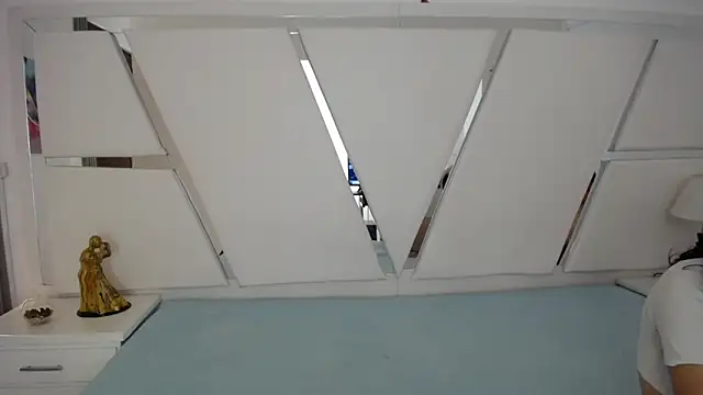 Snapshot of oblivionlove chatting on 01/17/26, 08:34 oblivionlove online show from 01/17/26, 08:34