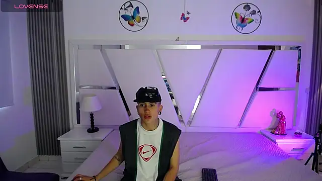 Snapshot of oblivionlove chatting on 02/04/26, 12:33 oblivionlove online show from 02/04/26, 12:33