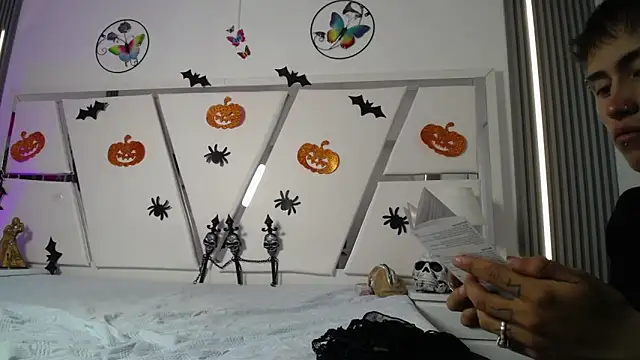 oblivionlove online show from 10/20/25, 09:04