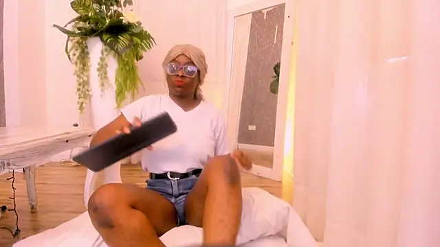 LolaJenkinss online show from 11/17/25, 12:53