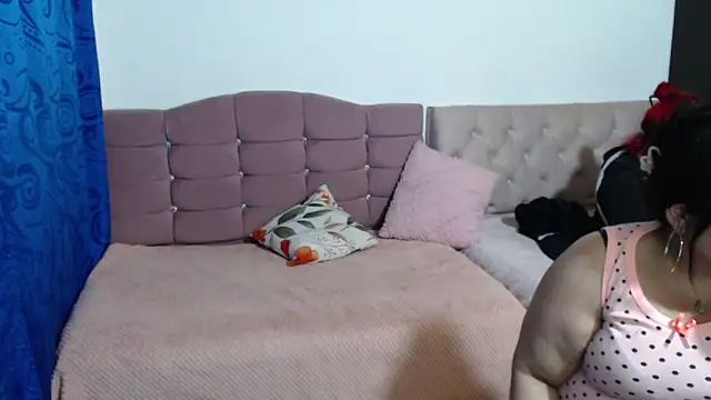 LITTLEKITTY19 online show from 12/13/25, 08:04