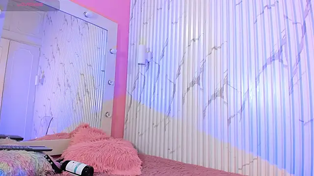 Snapshot of Missdionne_curly chatting on 12/05/25, 11:09 Missdionne curly online show from 12/05/25, 11:09