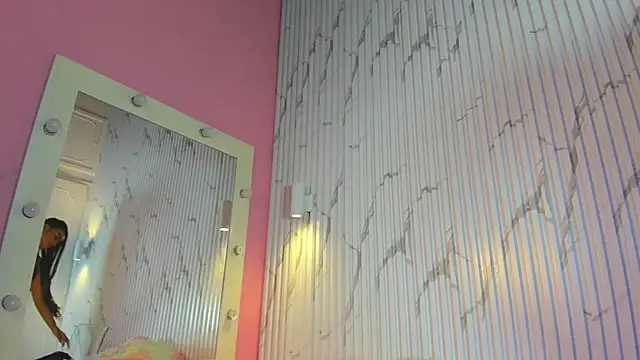 Snapshot of Missdionne_curly chatting on 11/27/25, 10:59 Missdionne curly online show from 11/27/25, 10:59