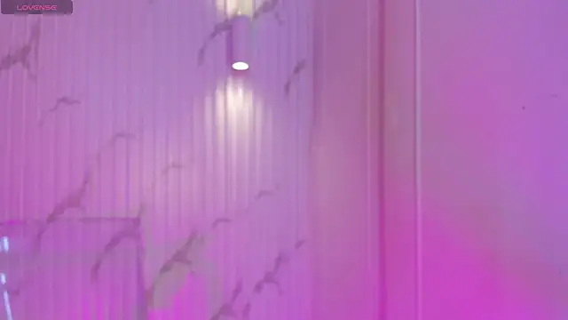 Snapshot of Missdionne_curly chatting on 10/27/25, 11:44 Missdionne curly online show from 10/27/25, 11:44